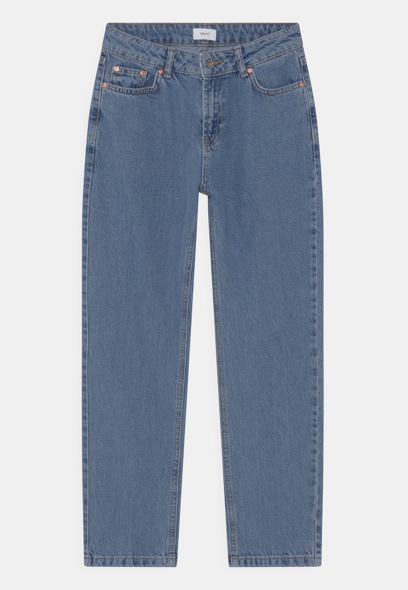 Jeans de mezclilla azul claro con un corte recto y relajado, cinco bolsillos y cierre de botón. Presenta costuras en color naranja y un desvanecido mínimo.