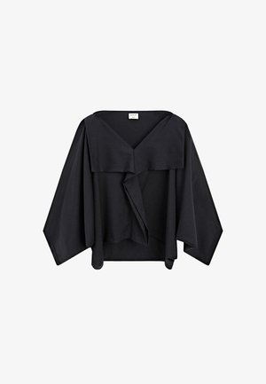 Czarna bluzka o luźnym kroju z szerokim dekoltem w kształcie litery V i oversize'owymi rękawami, wykonana z miękkiej, teksturowanej tkaniny z drapowanym przodem.