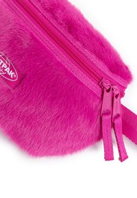 Eastpak SPRINGER - Ledvinka - fuzzy fuchsia