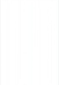 Baltoji lėkštė su keptu kiaušiniu, sviestu pateptu skrebučiu ir mišriomis daržovėmis šalia, mediniame stalo paviršiuje.