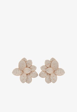 Pendientes de oro rosa con forma de flores, que presentan múltiples diseños de pétalos adornados con pequeñas piedras brillantes para añadir textura y detalle.