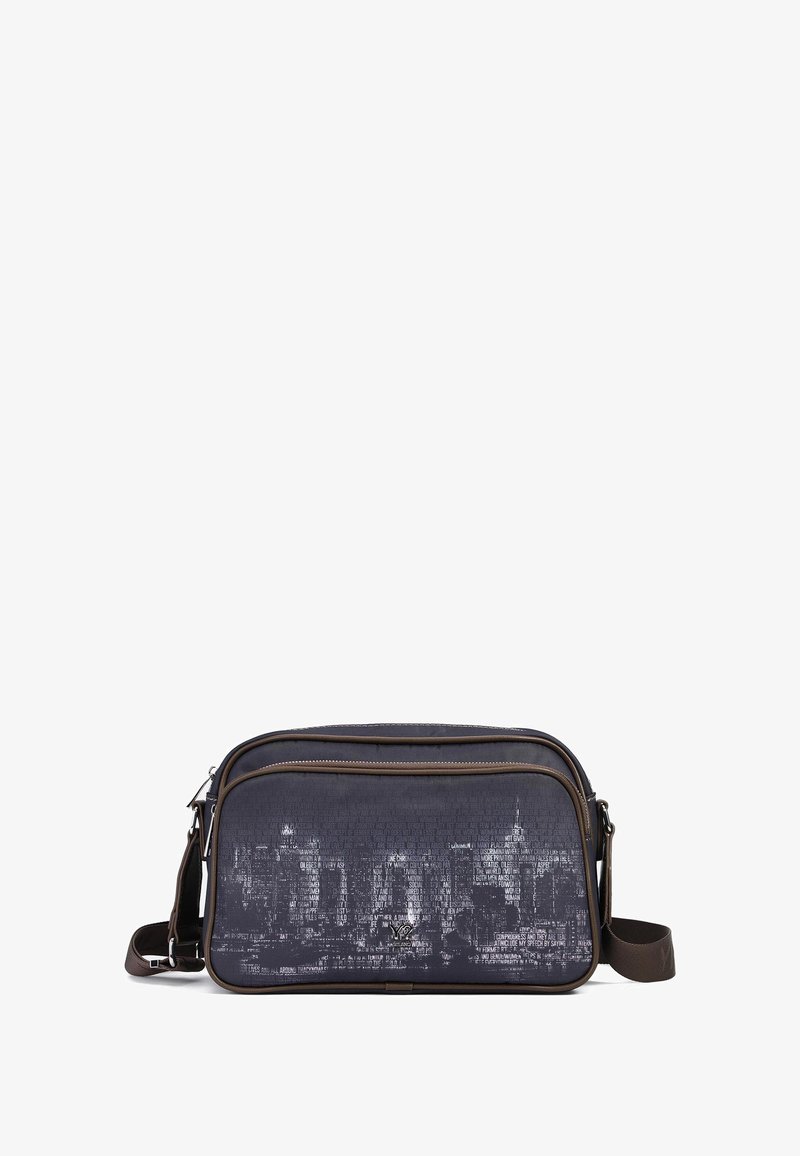 Borsa a spalla blu scuro con design stampato di uno skyline cittadino, materiale sintetico, due scomparti con zip, dettagli marroni e tracolla regolabile.