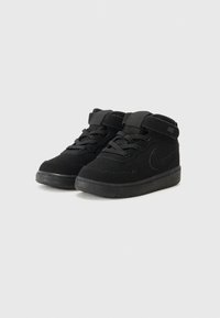 Svarte Nike mid-top joggesko med overdel i semsket og skinn, med snøring, borrelås og teksturert gummisåle.
