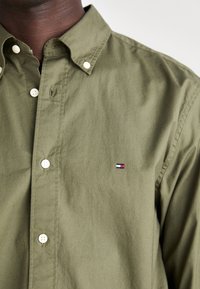 Tommy Hilfiger SHIRT - Camicia - utility olive