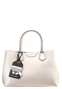 Beige konstläderhandväska med strukturerad form, dubbla handtag och en svart nyckelring med en tecknad karaktär i solglasögon.