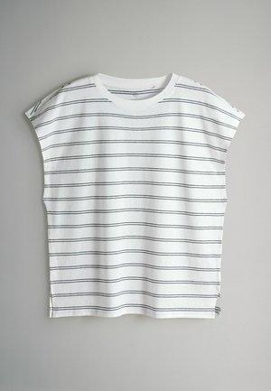 Balta īsa piedurkņu T-krekls ar melnām horizontālām svītrām, brīvs piegriezums, mīksts kokvilnas materiāls, sānu šķēlumi apakšmalā un apaļa izgriezuma kakls.