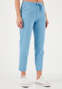 LELA REGULAR FIT - Hlače - light blue