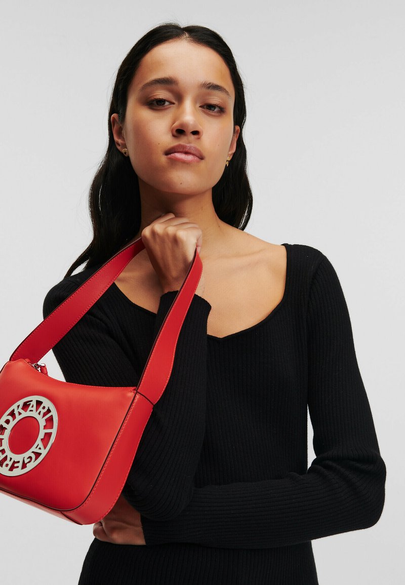 KARL LAGERFELD DISK SMALL ZIP K silaukku Poppy Red punainen karl-lagerfeld-disk-small-zip-k-silaukku-poppy-red-punainen