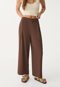 Stradivarius - SMART CULOTTES WITH DARTS - Trousers - dark brown Thumbnail Image 1