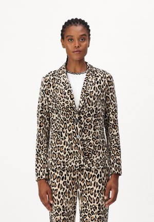 Leopard print blazer made of soft fabric, featuring a tailored fit, notched lapels, front buttons, and two pockets. Neutral beige and black colors.