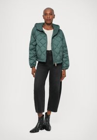 WEEKEND MaxMara ERIS - Pūkinė striukė - petrolio