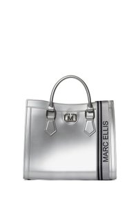 Zilveren metallic handtas met een gestructureerd ontwerp, dubbele handgrepen en logo-hardware; voorzien van een zwart-wit gestreept patroon met de tekst 'MARC ELLIS'.