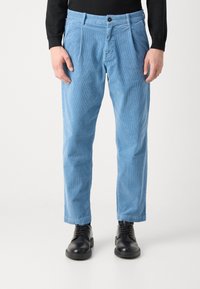 BOSS SHYNE - Nohavice chinos - open blue