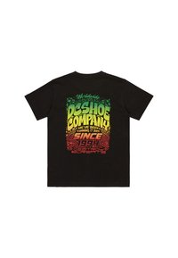 Svart bomull T-shirt med en färgglad grafik på baksidan med text och design i grönt, gult och rött, som detaljerar märke och år.