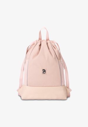 Húzózsinóros hátizsák puha rózsaszín anyagból, világos rózsaszín alappal, logóval és oldalsó zsebbel, állítható pántokkal és sima textúrával.
