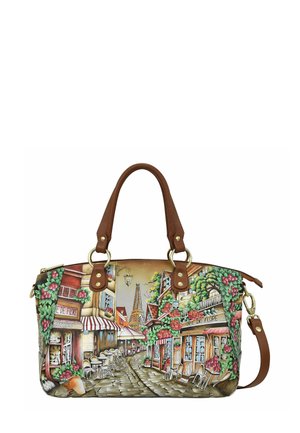 Multikleurige handtas met bruin leren handvatten. Bevat een straatbeeld met gebouwen, bloemen en een illustratie van de Eiffeltoren.
