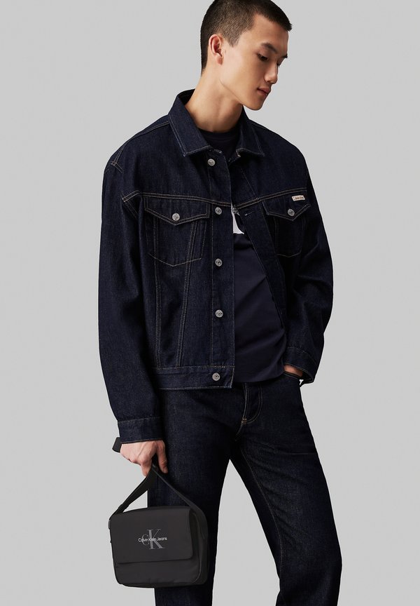 ESSENTIALS - Cross body bag