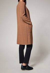 comma Neuletakki - brown