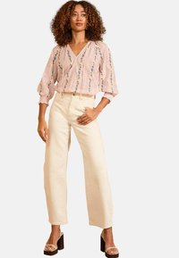 Love & Roses - REGULAR FIT - EMBROIDERED NOTCH NECK 3/4 SLEEVE  - Blouse - pink Thumbnail Image 1