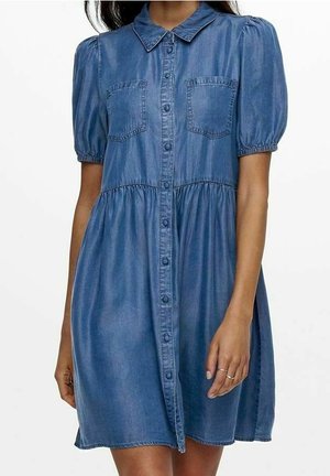 Denim overhemdjurk met een kraag, korte puffmouwen, twee borstzakken, knoopsluiting aan de voorkant en een geplooide taille in een medium blauwe tint.