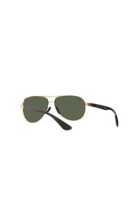Occhiali da aviatore con montatura in metallo dorato e lenti verde scuro. Terminali in gomma nera per una migliore presa. Design classico con accenti minimi.