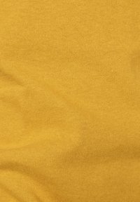 Geel stof met een gladde, gestructureerde oppervlakte. Evenwijdig geweven zonder zichtbare patronen of accenten. Zachte en lichtgewicht uitstraling.