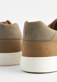 Next STANDARD - Tenisice - tan brown