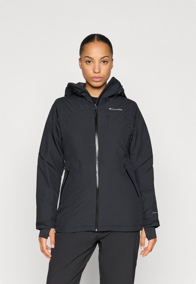 Schwarze wasserdichte Jacke mit Kapuze, Reißverschluss, Seitentaschen und verstellbaren Manschetten, aus robustem Stoff gefertigt. Entworfen für den Einsatz im Freien.