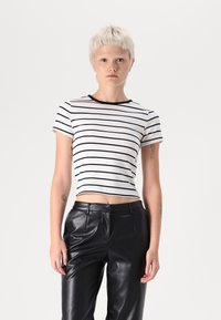 Gina Tricot - BASIC TIGHT - T-shirt basic - white Miniatuurafbeelding 1