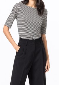 HALLHUBER Camiseta estampada - black