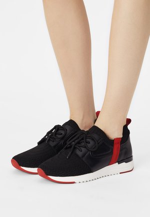 Trainers - black
