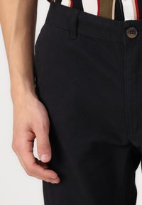 Thumbnail Image 7
