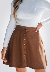 Cupshe FRONT BUTTON FLARED MINI - Jupe trapèze - brown