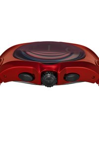 Orologio da polso rosso con finitura lucida, caratterizzato da un cristallo a forma di cupola trasparente, una corona nera texturizzata e pulsanti sul lato.