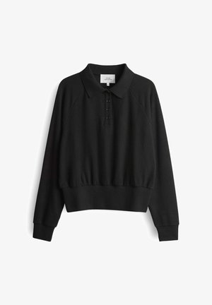 Schwarzer Pullover mit einem Kragen im Polo-Stil, Raglanärmeln und Knopfleiste. Verfügt über einen elastischen Saum und Bündchen und besteht aus weichem Stoff.