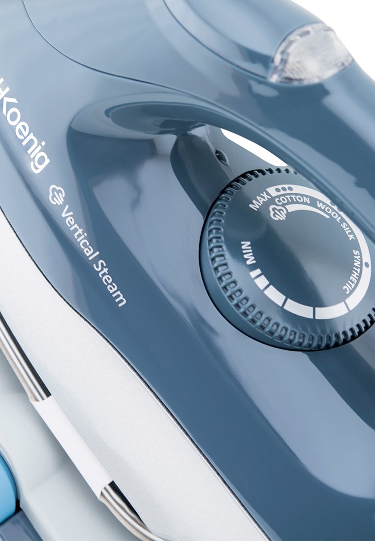 Handdampfbügeleisen, blau und silber. Verfügt über ein Einstellrad für Stoffe und eine glatte, glänzende Oberfläche. Inklusive Vertikaldampf-Funktion.