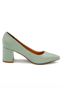 Stivaletto con tacco alto verde menta, con punta affilata e tacco a blocco. Materiale sintetico liscio con un design semplice e pulito, senza decorazioni.