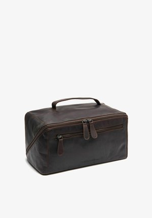 Nella borsa per il bagno di colore marrone in pelle, di forma rettangolare, si trova un manico superiore, chiusure con doppia zip e una consistenza liscia. Sono presenti anche una tasca laterale con zip.