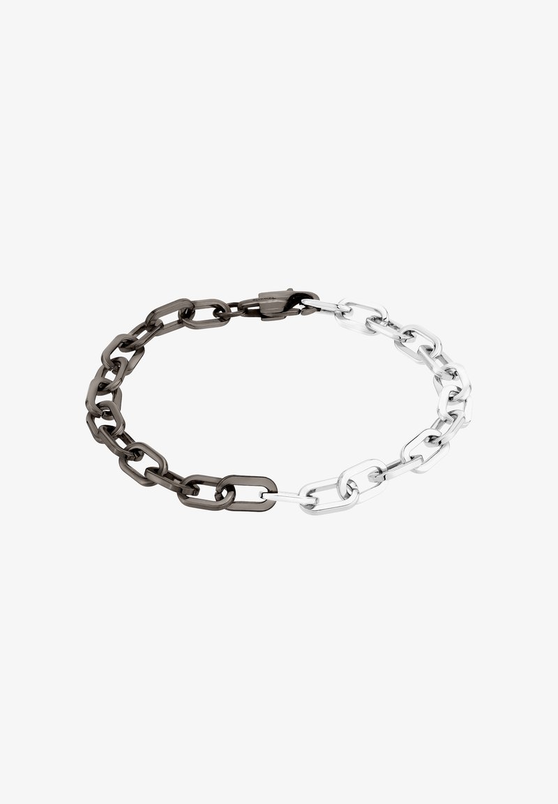 Bracelet chaîne avec de grands maillons rectangulaires, moitié en métal noir et moitié en métal argenté, avec une fermeture à clip.