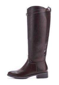 Botte en cuir marron foncé, haute, avec un petit talon empilé, bout rond et détail de boucle de sangle à la cheville.