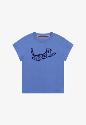 Blauw T-shirt met korte mouwen van katoen, met een zwarte omtrek van een springende kat als afbeelding op de voorkant. Simpele ronde hals.