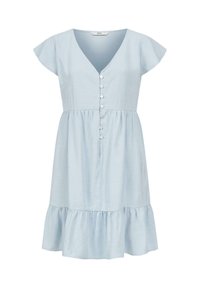 Světle modré šaty s krátkým rukávem, výstřihem do V, předními knoflíky, přiléhavým pasem a volánkovým lemem.