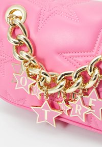 Versace Jeans Couture RANGE STARS BAG - Schoudertas - rose