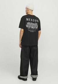 Jack & Jones RUNDHALSAUSSCHNITT - Apdrukāts T-krekls - black