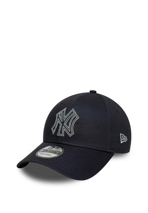 Czarna regulowana czapka bejsbolowa z białym haftowanym logo New York Yankees na przodzie i zakrzywionym daszkiem.