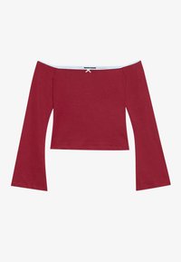 Červený crop top s odkrytou šijou a dlhými zvonovými rukávmi, vyrobený z jemnej látky. Vybavený svetlomodrým lemom a detailom s uzlom na zadnej časti.