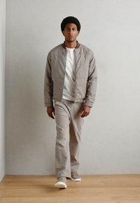Scotch & Soda REVERSIBLE PADDED JACKET - Bomber jakna - demitasse/eggnog
