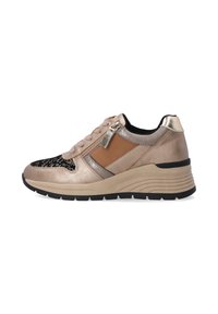 Metallisch bronzefarbene Sneakers mit durchbrochenen schwarzen Akzenten, einem beigen Seitenpaneel und einem dekorativen Reißverschluss. Strukturierte Oberfläche und Gummisohle.