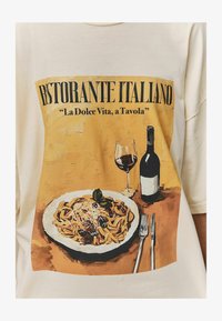 Valitud, yellow spaghetti dinner