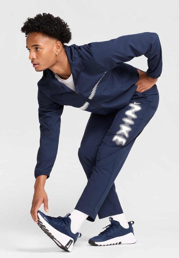 FORM - Tracksuit bottoms2